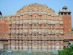 What makes Hawa Mahal famous