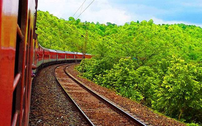 5 Important Tips for Travelling In Indian Railways