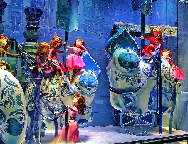 How to Create the Perfect Christmas Window Display in Your Shop