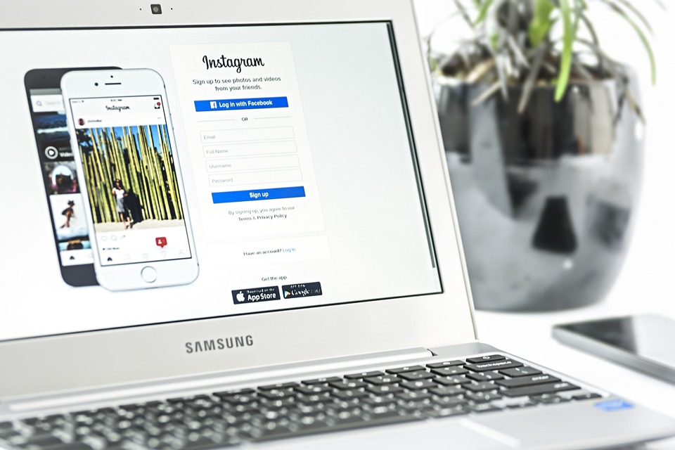 How You Can Boost Sales by Integrating Instagram with Your Business Website Design?