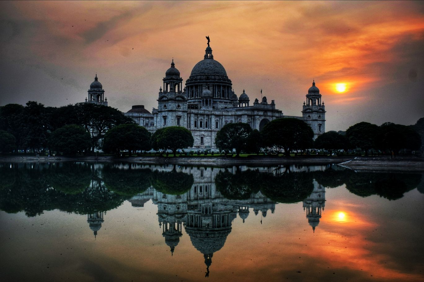 Enjoy the Historic and Serene Beauty of Kolkata